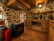 PROPRIÉTÉ DE CARACTÈRE EN PIERRE, INSTALLATIONS EQUESTRES - DÉPENDANCES ET VUE MONTAGNES — photo 4