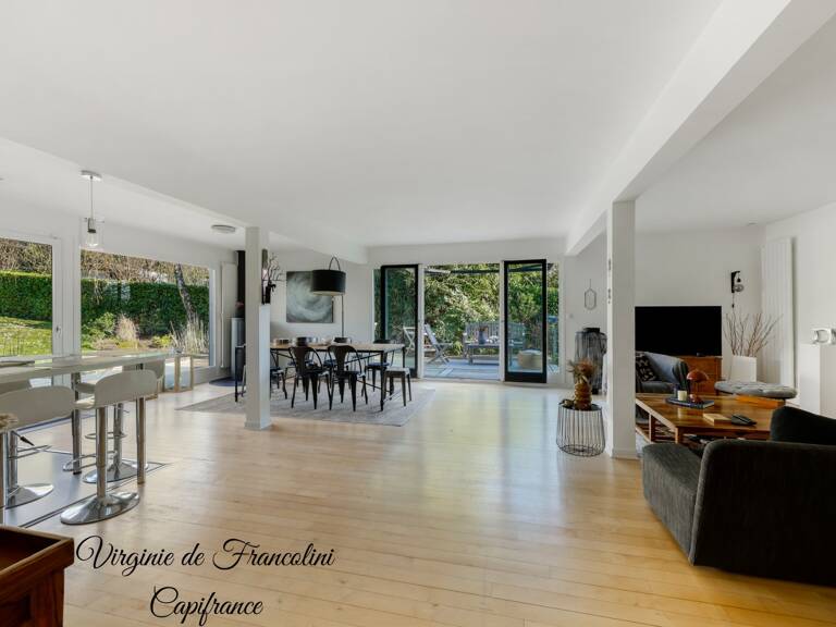 Sucy-en-Brie, Maison d'exception, parcelle de 800m², 259m² au sol, 4 chambres, 3 terrasses, jardin, garage, sous-sol — photo 1