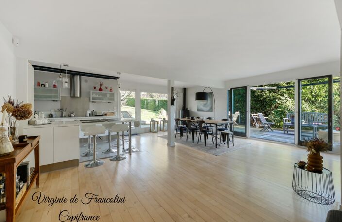 Sucy-en-Brie, Maison d'exception, parcelle de 800m², 259m² au sol, 4 chambres, 3 terrasses, jardin, garage, sous-sol — photo 3