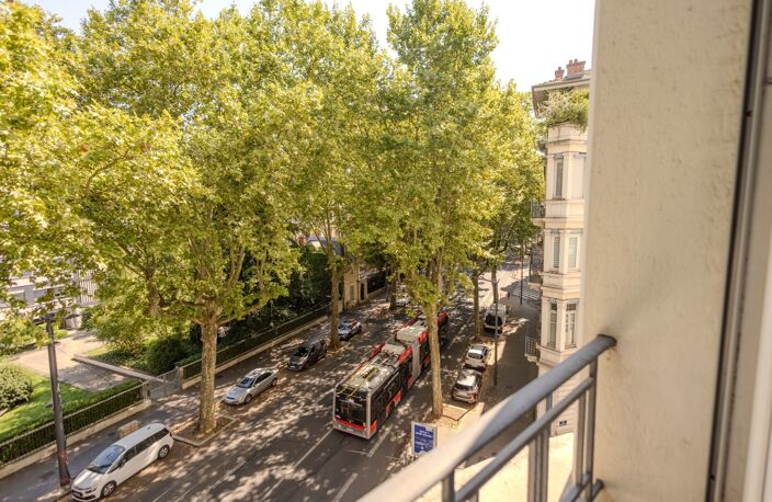 ***VISITE VIRTUELLE DISPONIBLE SUR DEMANDE...LYON 6e…BOULEVARD DES BELGES…APPARTEMENT BOURGEOIS 193 M² À RÉINVENTER…BALCON…ASCENSEUR*** — photo 3