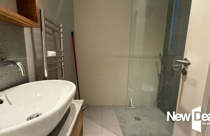 CHAMONIX MONT BLANC – T2 - 38,04 m² - BALCON SUD - GRANDE CAVE - RÉNOVATION RÉCENTE - RÉSIDENCE AVEC GARDIEN - PROCHE GARE ET LAC — photo 4