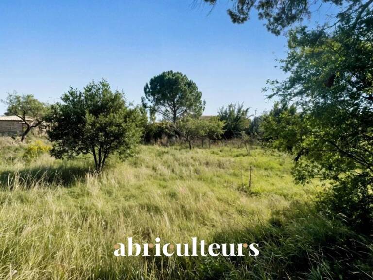 Terrain constructible 1400m² à Eguilles — photo 1