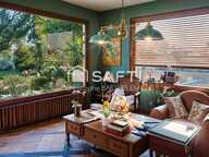 Propriété de caractère rare avec dépendance habitable, terrain de tennis et piscine sur sous sol complet. — photo 4