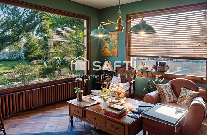 Propriété de caractère rare avec dépendance habitable, terrain de tennis et piscine sur sous sol complet. — photo 4