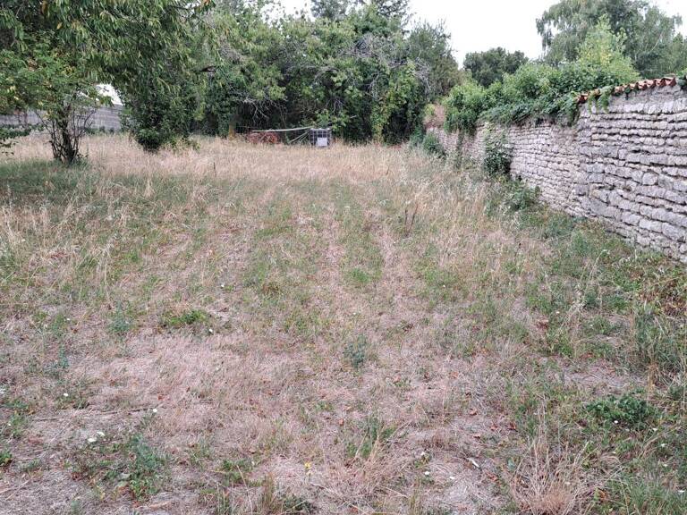 Terrain plat a bâtir de 724 m² non viabilisé hors lotissement à seulement 20 mm' de LA ROCHELLE ! — photo 1