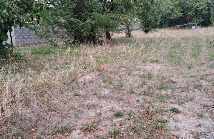Terrain plat a bâtir de 724 m² non viabilisé hors lotissement à seulement 20 mm' de LA ROCHELLE ! — photo 2