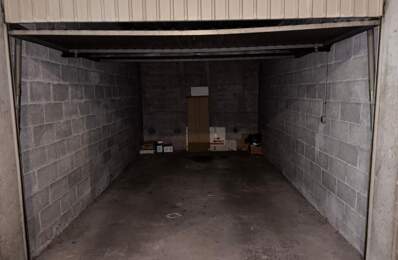 GARAGE FERMÉ – RUE DE CRÉQUI – SECTEUR SAXE-GAMBETTA — photo du bien