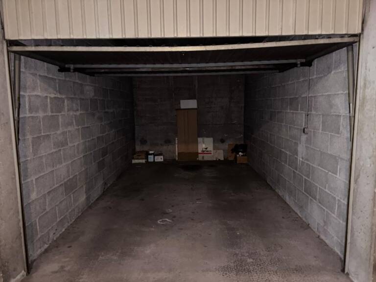 GARAGE FERMÉ – RUE DE CRÉQUI – SECTEUR SAXE-GAMBETTA — photo 1