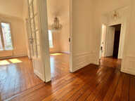 F4 de 77 m² en plein centre historique — photo 3