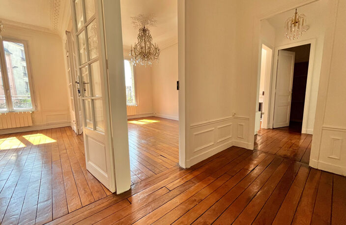 F4 de 77 m² en plein centre historique — photo 3