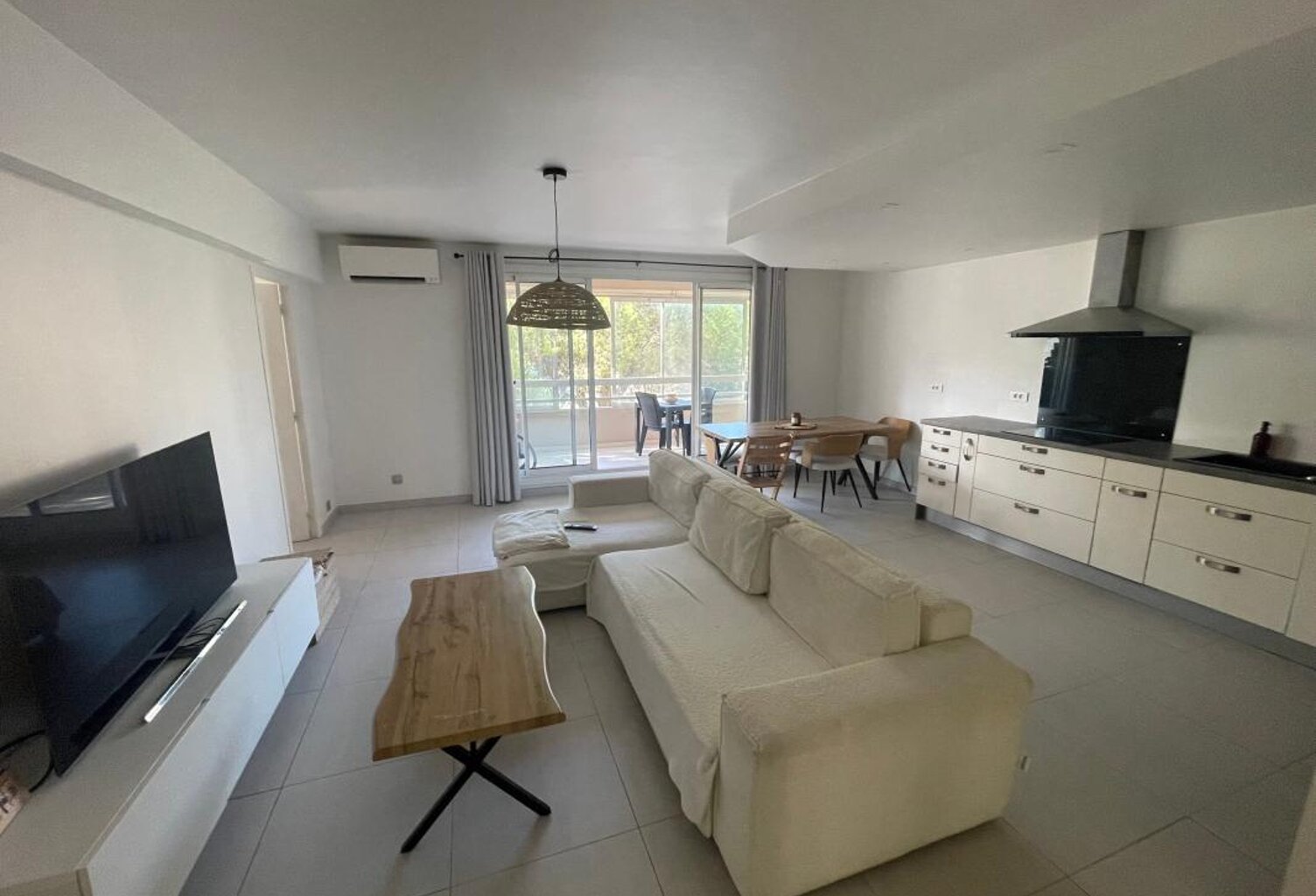 A VENDRE LA SEYNE SUR MER 83500 QUARTIER BALAGUIER SUPERBE APPARTEMENT T4 RENOVE VACE TERRASSE ET PARKING PRIVE — photo 1