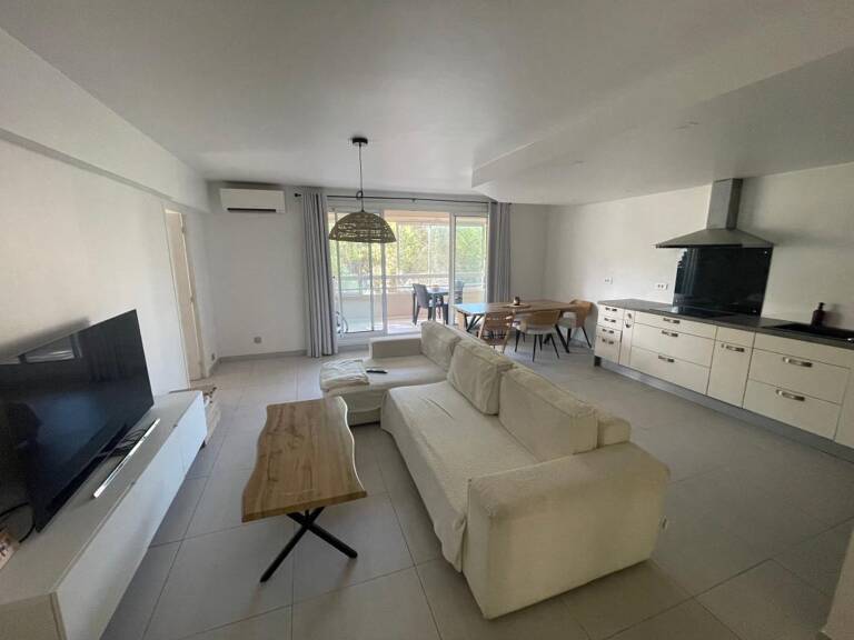 A VENDRE LA SEYNE SUR MER 83500 QUARTIER BALAGUIER SUPERBE APPARTEMENT T4 RENOVE VACE TERRASSE ET PARKING PRIVE — photo 1