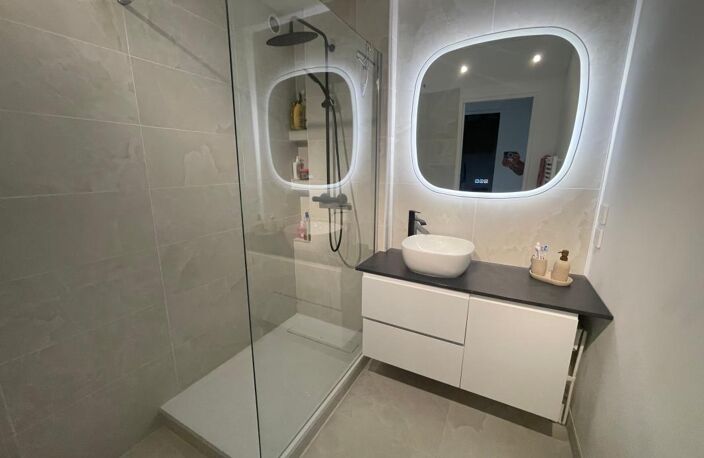 A VENDRE LA SEYNE SUR MER 83500 QUARTIER BALAGUIER SUPERBE APPARTEMENT T4 RENOVE VACE TERRASSE ET PARKING PRIVE — photo 5