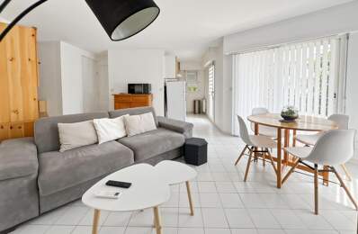 Lumineux 2 pièces avec terrasse et parking — photo du bien