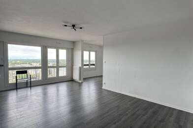 Appartement 3 pièces 885 €
