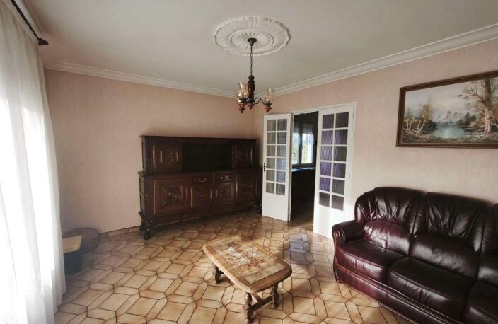 Maison de bourg pleine de potentiel à Les Brouzils — 103 m² sur 1 021 m² de terrain — photo 2