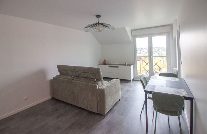 STUDIO MEUBLÉ  À Louer Osny — photo 2