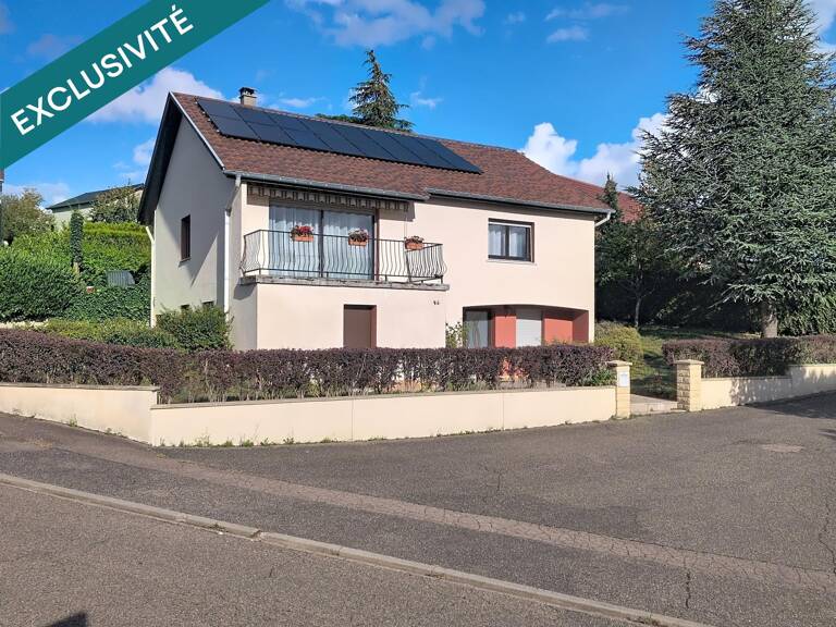 Une maison lumineuse et soigneusement entretenue, où les espaces de vie s'ouvrent naturellement sur les extérieurs. — photo 1