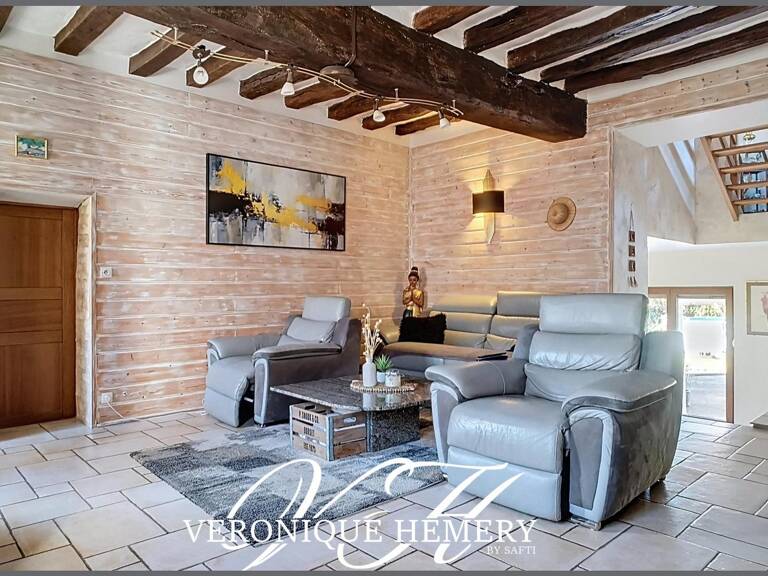 Charmante maison de village de 180 m2 entièrement rénovée offre une belle prestation avec un cadre de vie unique alliant authenticité et bien-être — photo 1