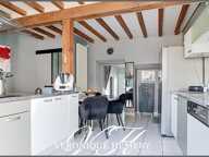 Charmante maison de village de 180 m2 entièrement rénovée offre une belle prestation avec un cadre de vie unique alliant authenticité et bien-être — photo 4