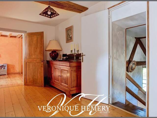Charmante maison de village de 180 m2 entièrement rénovée offre une belle prestation avec un cadre de vie unique alliant authenticité et bien-être — photo du bien