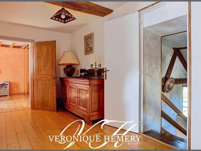 Charmante maison de village de 180 m2 entièrement rénovée offre une belle prestation avec un cadre de vie unique alliant authenticité et bien-être — photo 1