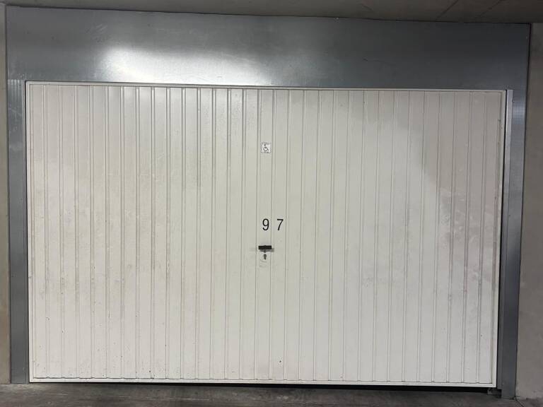 Grand box fermé de 17 m² en sous-sol facile d'accés — photo 1
