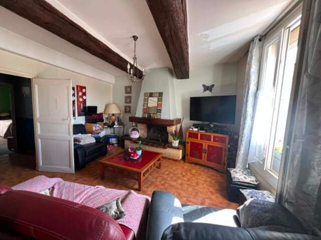 MAISON DE VILLAGE AVEC GRAND GARAGE — photo du bien