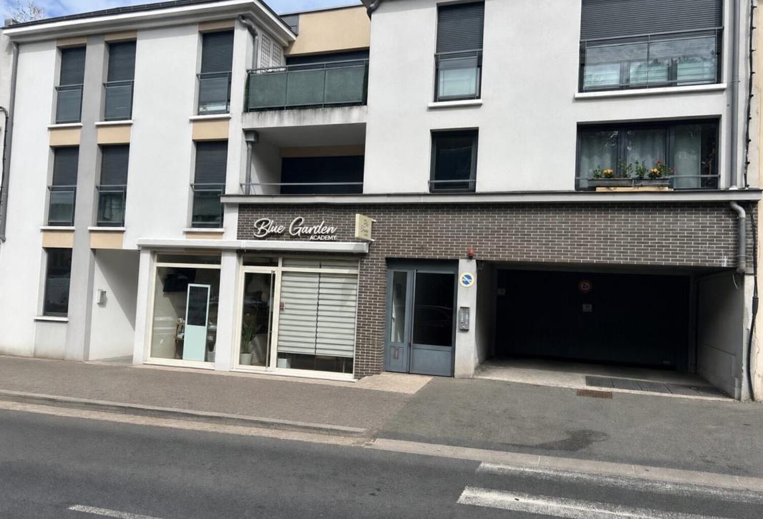 Parking double à vendre dans résidence sécurisée de 2015 — photo 1