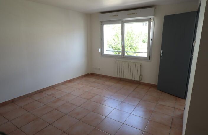 REIMS dans petite copropriété récente, appartement de type 2 en duplex . Faibles charges — photo 2