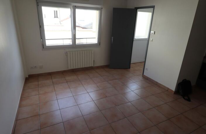 REIMS dans petite copropriété récente, appartement de type 2 en duplex . Faibles charges — photo 3