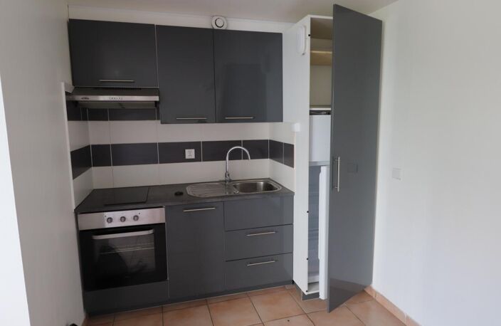 REIMS dans petite copropriété récente, appartement de type 2 en duplex . Faibles charges — photo 4