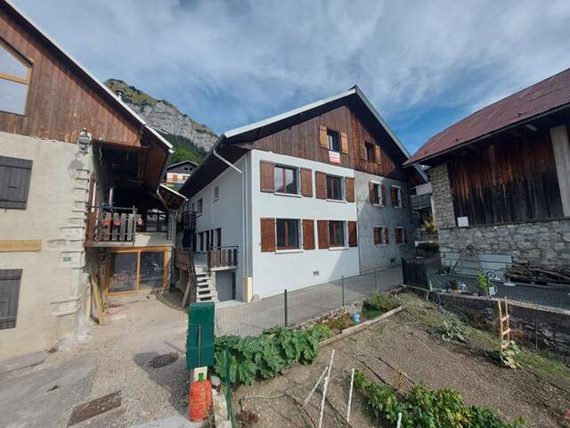 RARE À TALLOIRES-MONTMIN, 150 m² de plateau À RÉNOVER , VUE MONTAGNE , FORT POTENTIEL — photo du bien