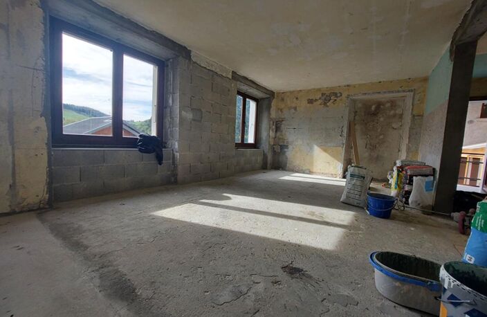 RARE À TALLOIRES-MONTMIN, 150 m² de plateau À RÉNOVER , VUE MONTAGNE , FORT POTENTIEL — photo 2