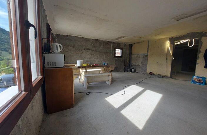 RARE À TALLOIRES-MONTMIN, 150 m² de plateau À RÉNOVER , VUE MONTAGNE , FORT POTENTIEL — photo 5
