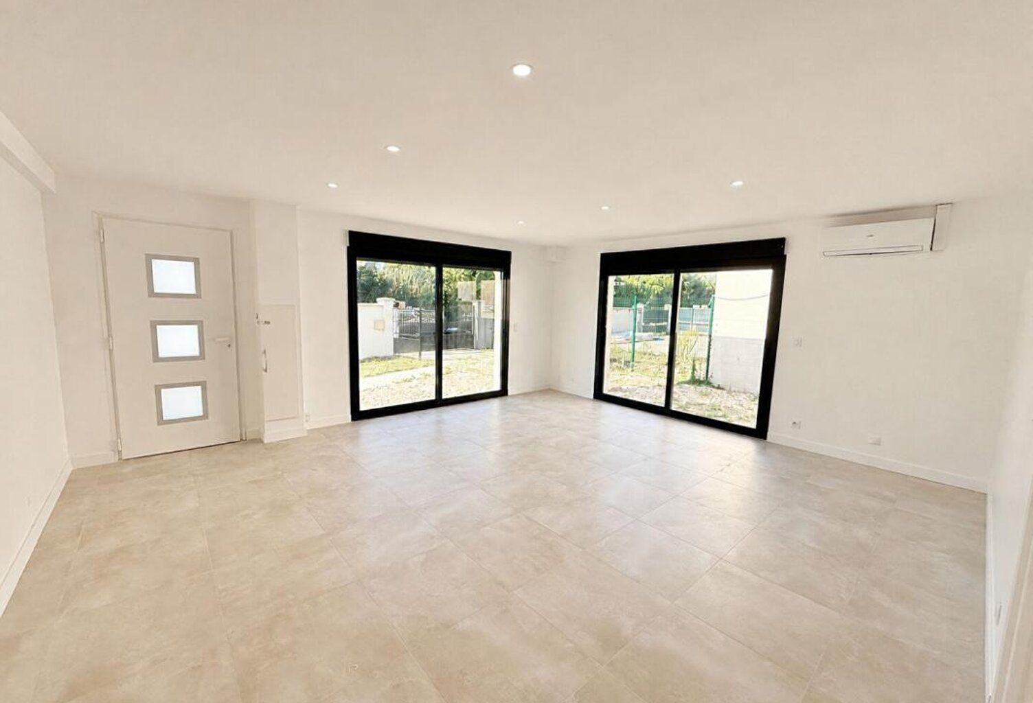 Maison à Sens, 6 pièces 100 m2 de plain-pied rénovée, 4 chambres, DPE B — photo 1