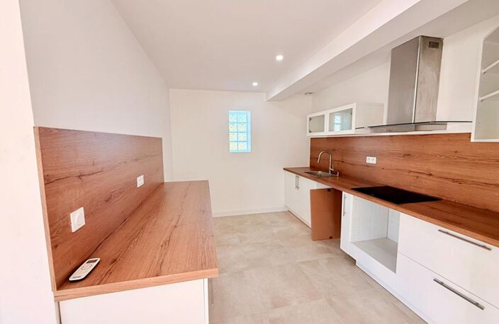Maison à Sens, 6 pièces 100 m2 de plain-pied rénovée, 4 chambres, DPE B — photo 2