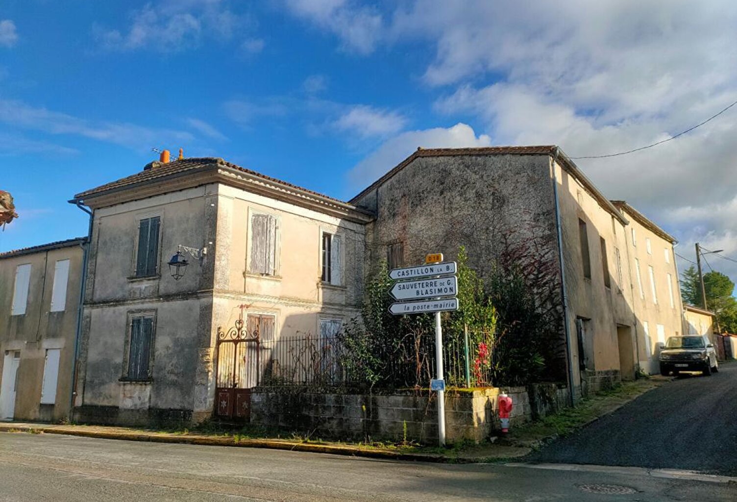 MAISON EN PIERRE A RÉNOVER 360 m² AVEC GARAGE — photo 1