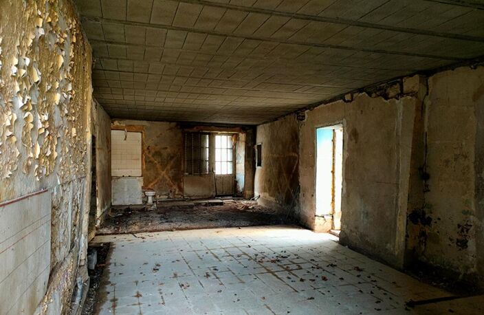 MAISON EN PIERRE A RÉNOVER 360 m² AVEC GARAGE — photo 2