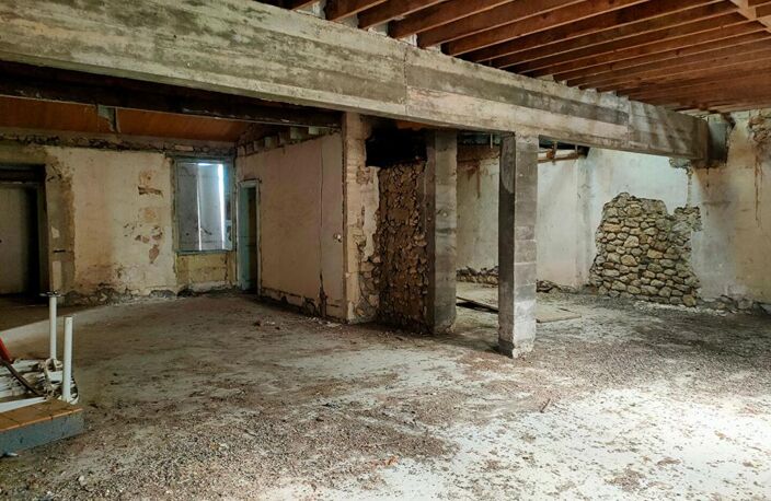 MAISON EN PIERRE A RÉNOVER 360 m² AVEC GARAGE — photo 3