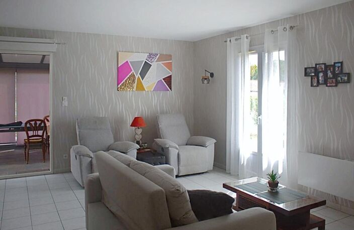 Maison de 110m² avec 3 chambres, véranda et garage à Saint Romain De Benet 289 000 — photo 4