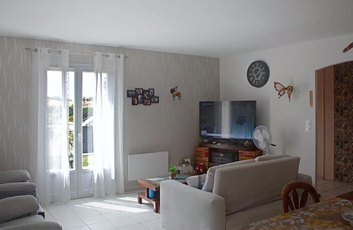 Maison de 110m² avec 3 chambres, véranda et garage à Saint Romain De Benet 289 000 — photo 5