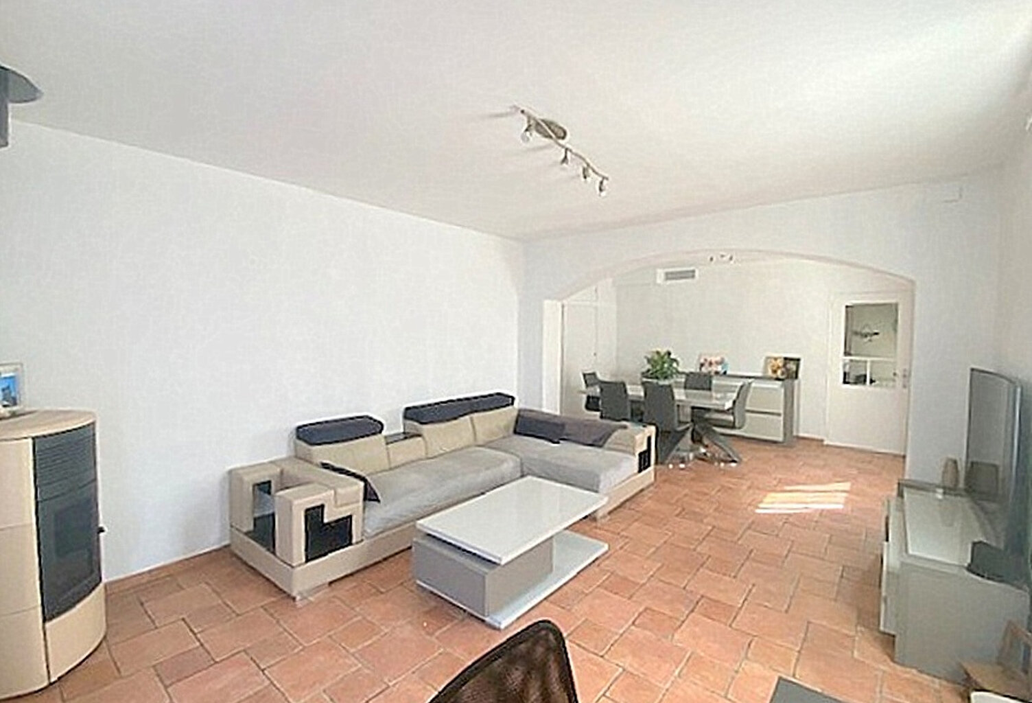 Maison familiale + LOCAL COMMERCIAL libre + dépendances et piscine — photo 1