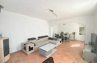 Maison familiale + LOCAL COMMERCIAL libre + dépendances et piscine — photo du bien