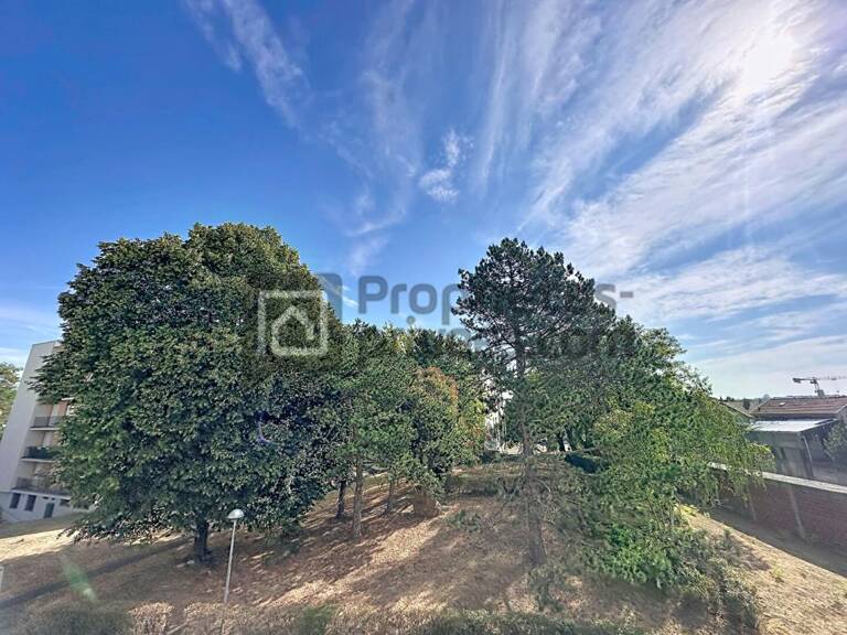 APPARTEMENT F4 TRAVERSANT AVEC BALCON, BOX ET CAVE — photo 1