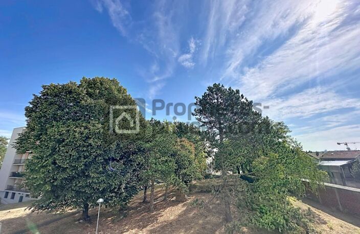 APPARTEMENT F4 TRAVERSANT AVEC BALCON, BOX ET CAVE — photo 3