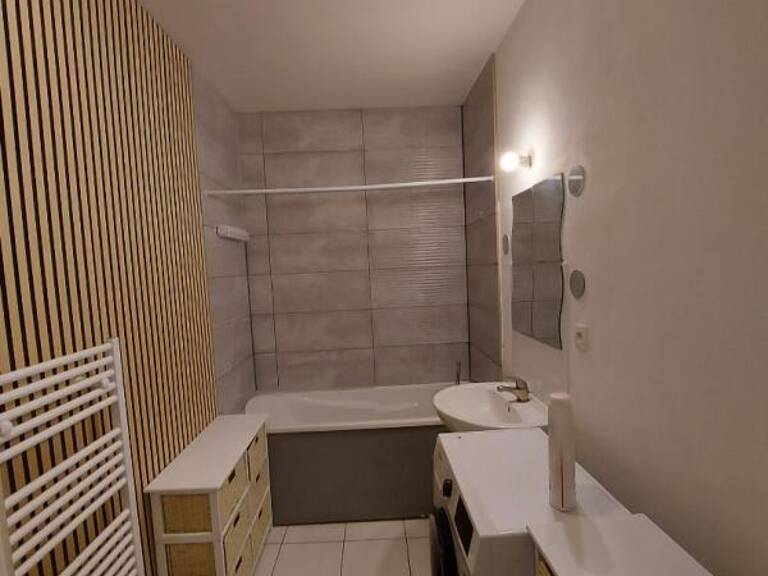 À saisir : Appartement type loft vendu meublé avec place de parking couverte et sécurisé — photo 1