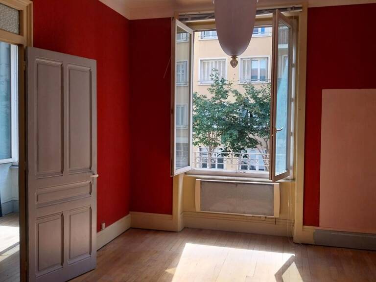 Exclusivité : 3 pièces de 75 m² à fort potentiel à Villeurbanne Hyper-centre — photo 1