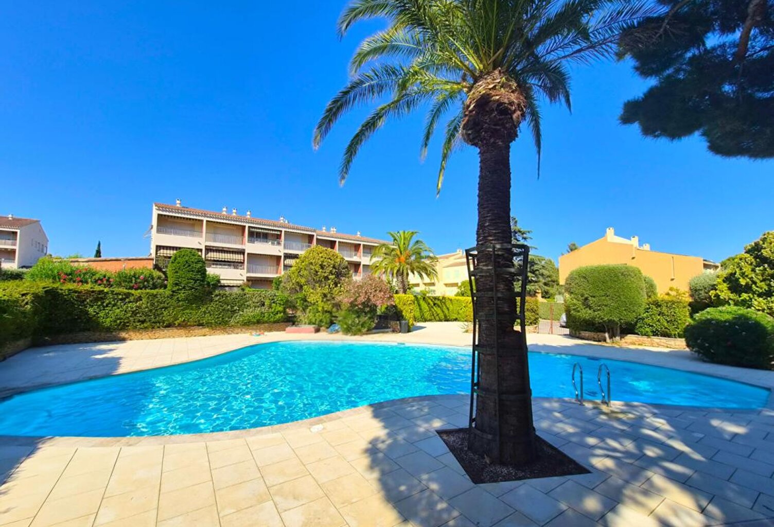 STUDIO BANDOL RESIDENCE AVEC PISCINE- PROCHE PLAGES A PIED — photo 1