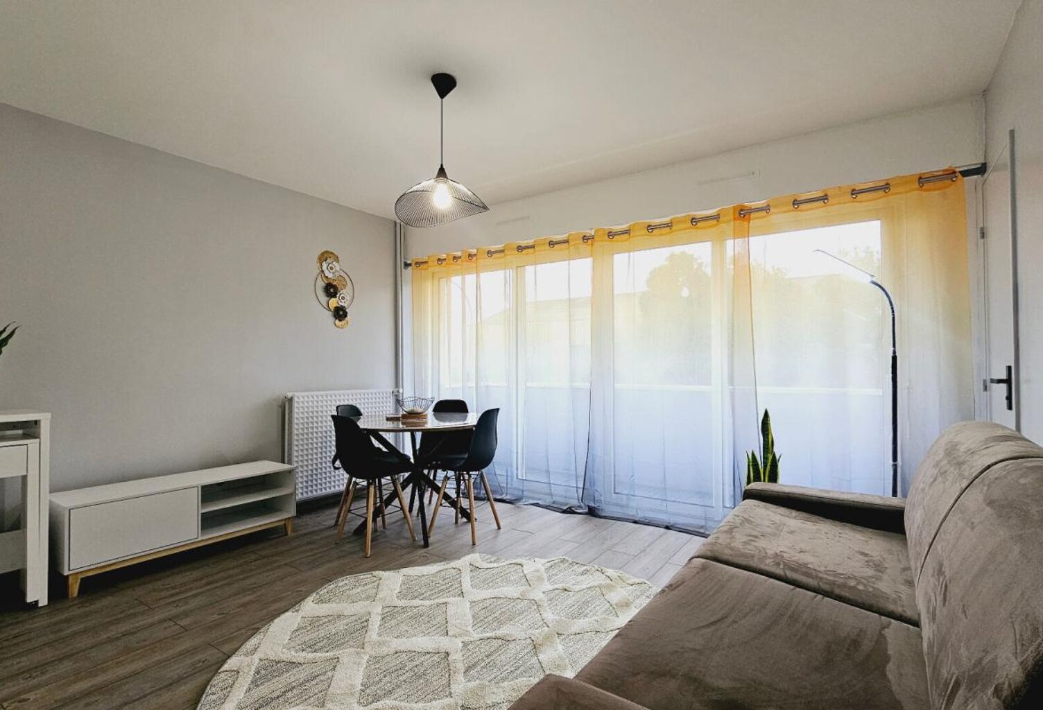 BOURGES APPARTEMENT 32.3 M² RENOVÉ ET MEUBLÉ BALCON — photo 1